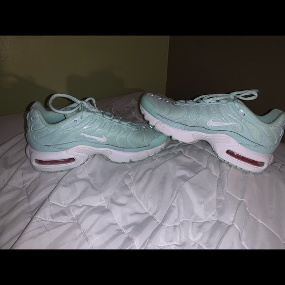 Sneakers - Picture 1 of 2